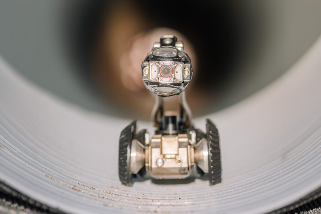 new-chip-could-help-tiny-robots-traverse-complex-environments